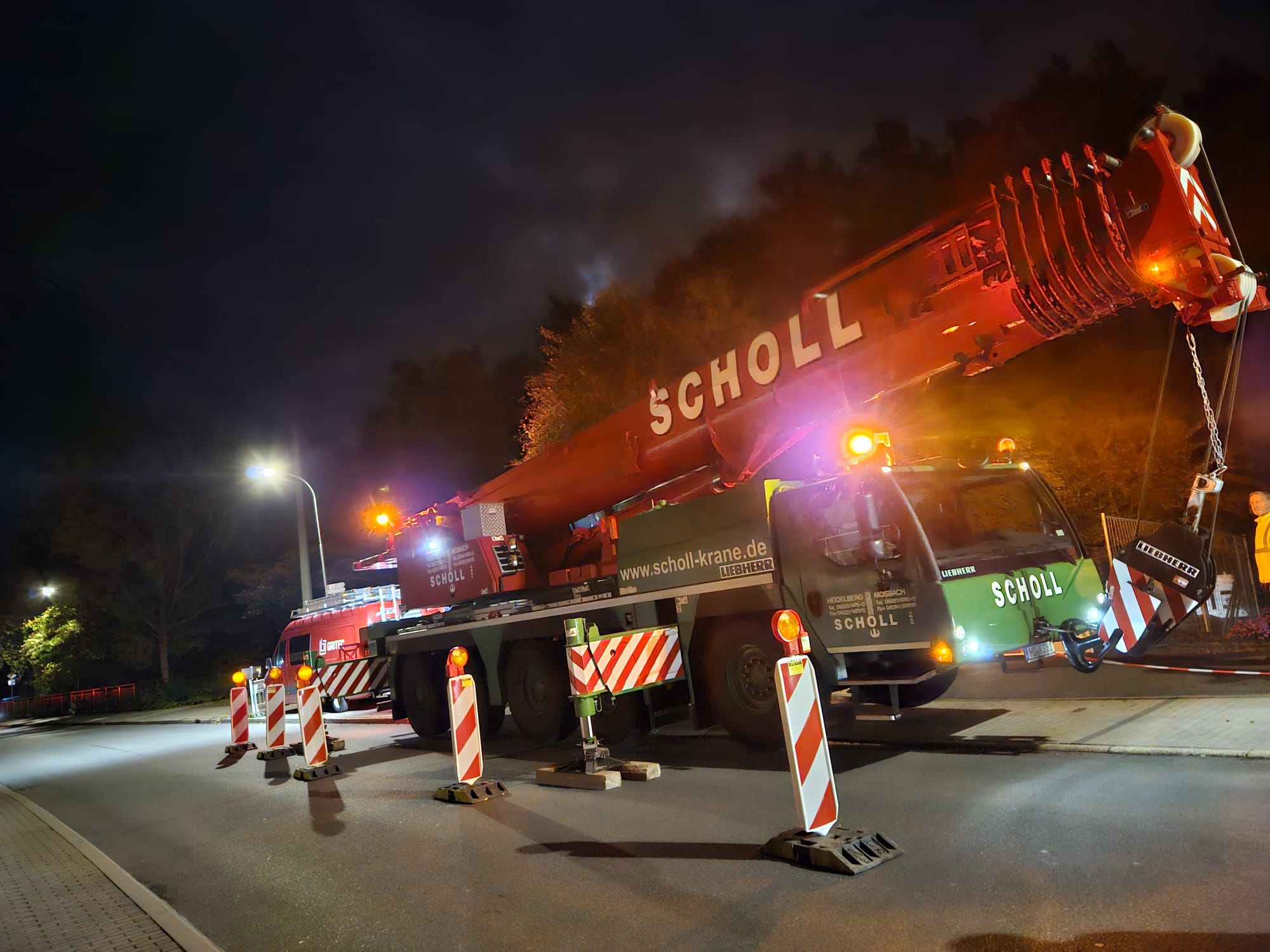 Karl Scholl Kran 1150 bei Nacht