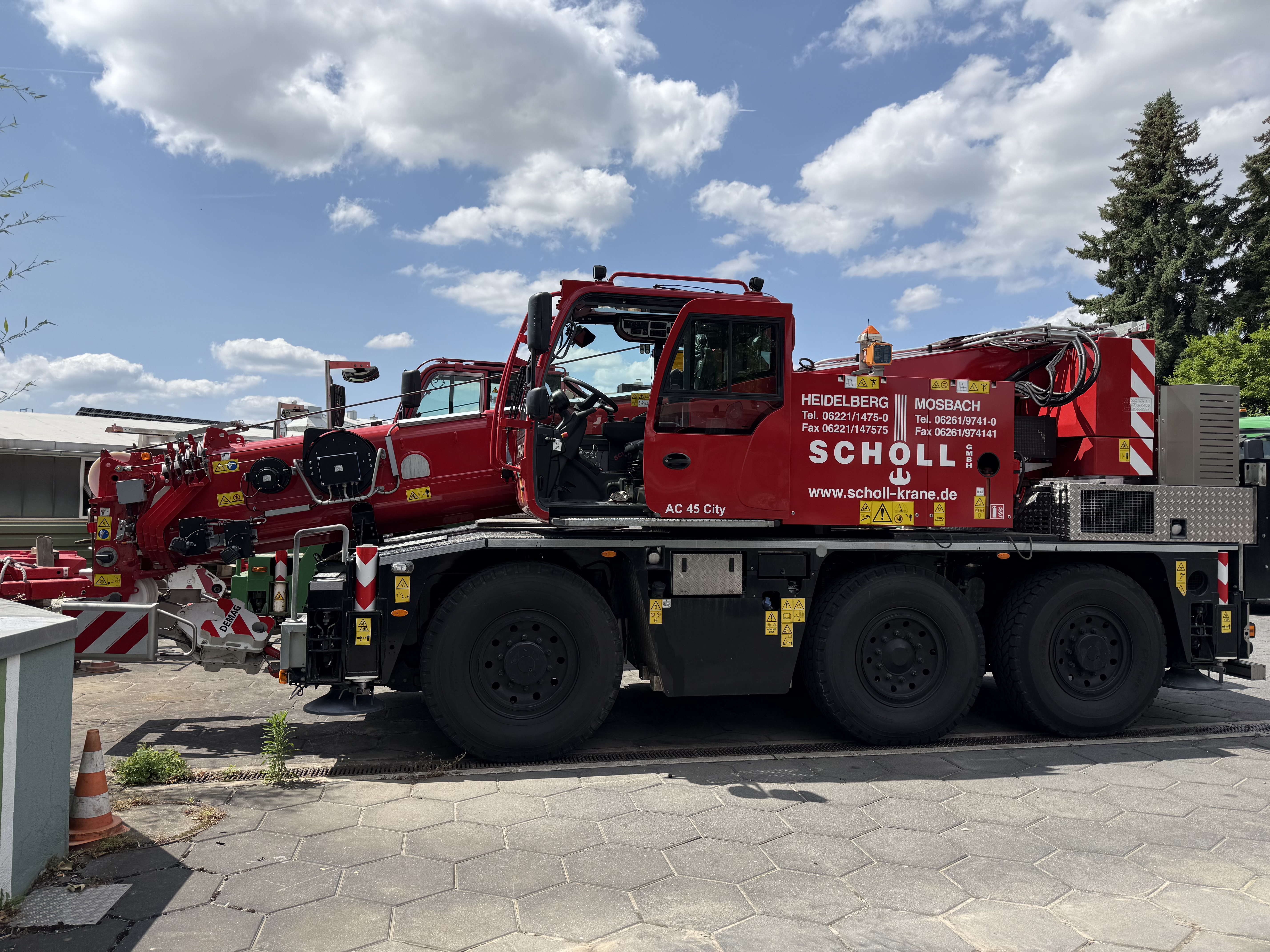 ein City Kran der Firma Terex Demag